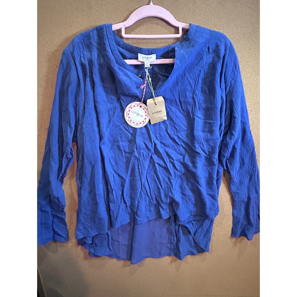 Umgee Blouse Womens Small Blue NWT Boho High‎ Low V-Neck Long Sleeve Back Pleat